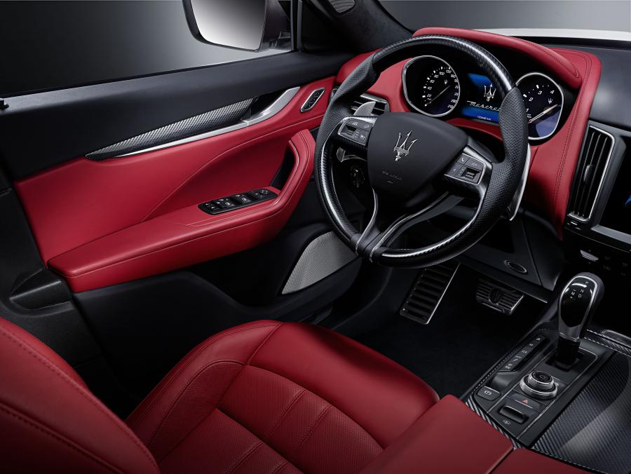 Интерьер Maserati Levante 2016 года  (WW) (фото 22 из 52)